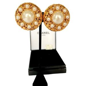 Chanel: Haute Couture Gilt Metal Filigree Earrings with Glass Pearls (1980s NWT)